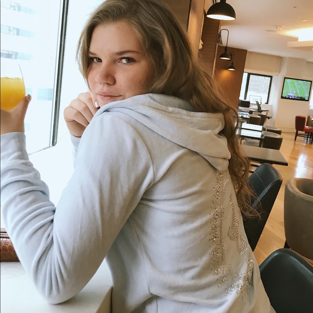 Meet your Posher, Maeve